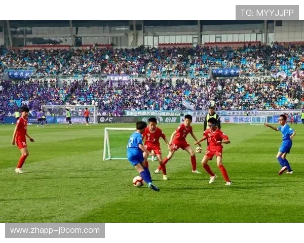 丰都中学足球教练带领青年逐梦绿茵谱写奋进成长新篇章辉煌未来之路